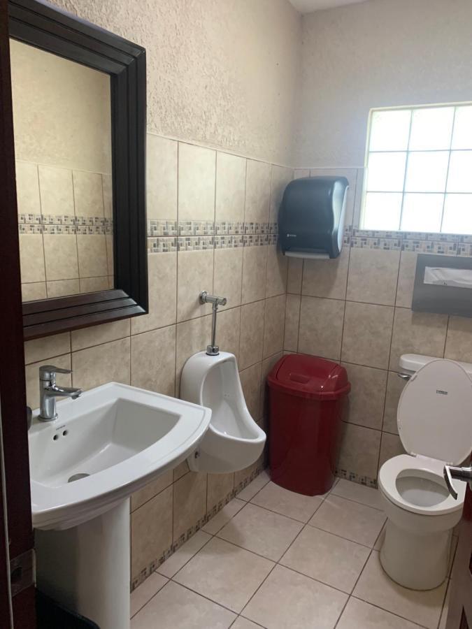 One South Place Hotel Belize City Esterno foto