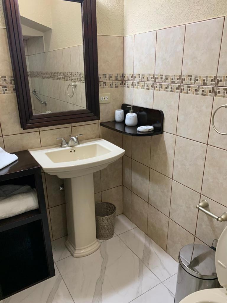 One South Place Hotel Belize City Esterno foto