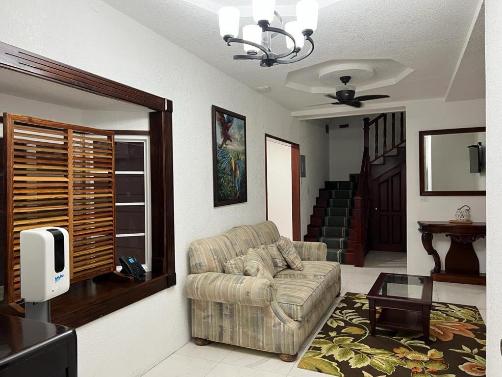 One South Place Hotel Belize City Esterno foto