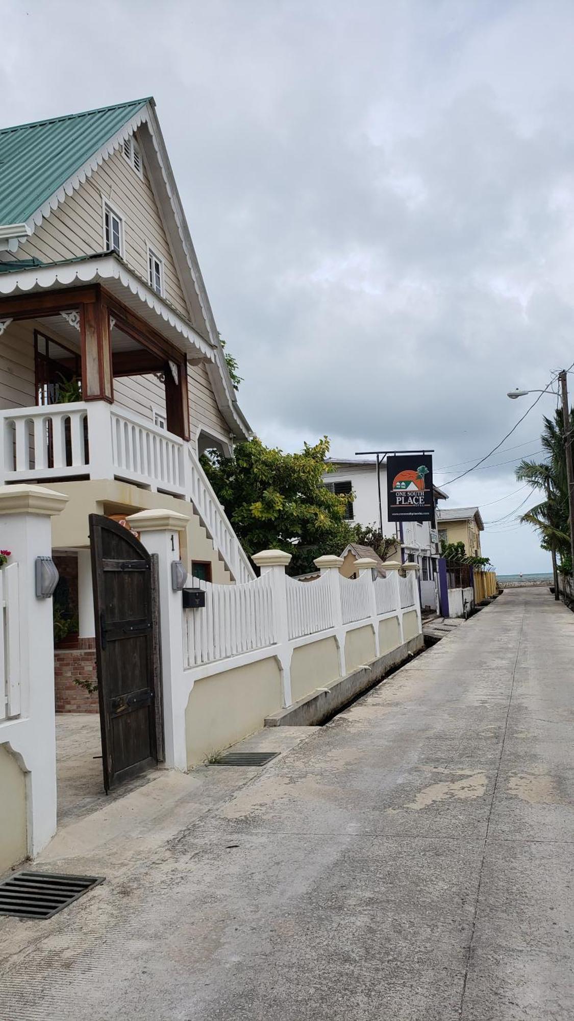 One South Place Hotel Belize City Esterno foto